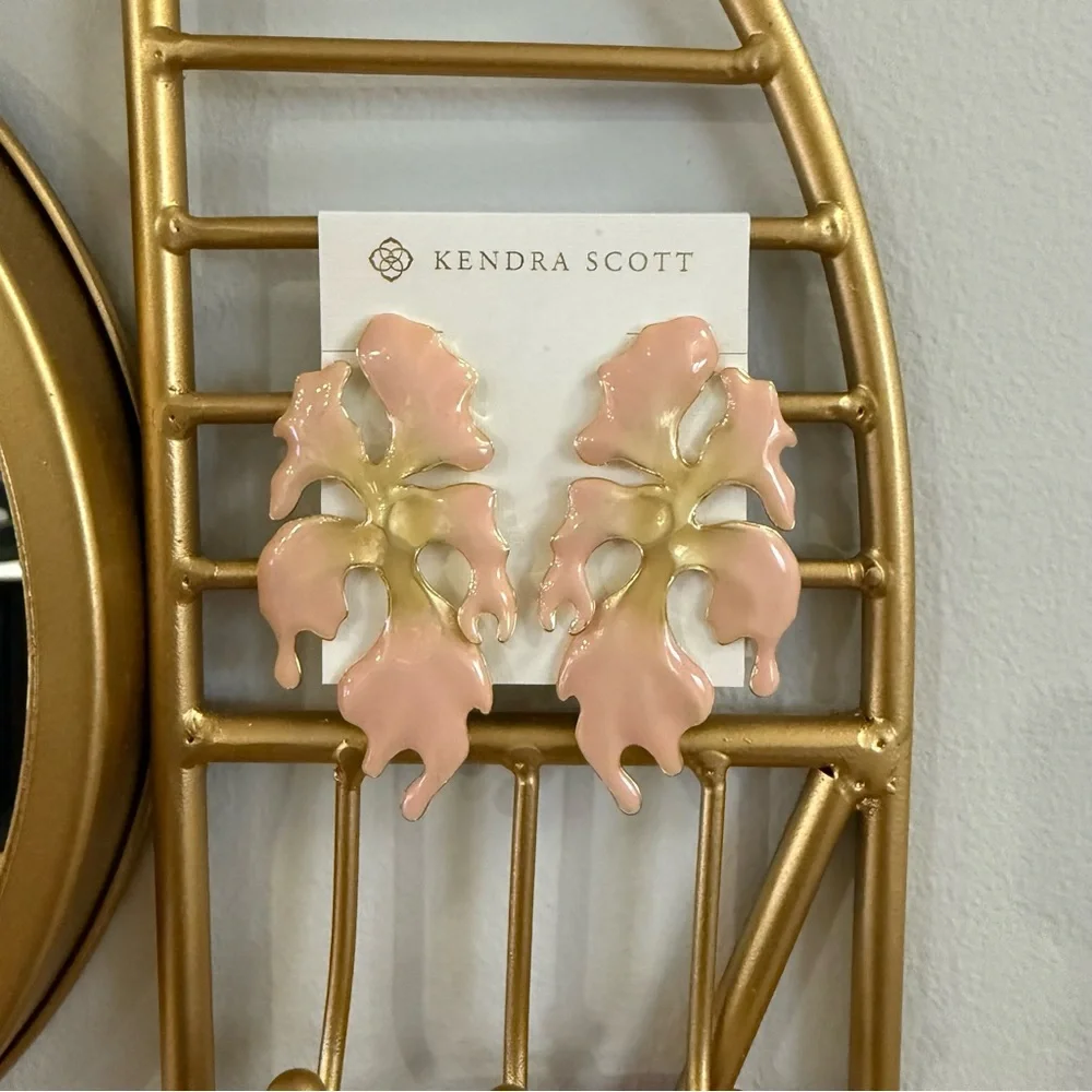 Brand New Kendra Scott Savannah Gold Statement Earrings in Pink Enamel - Picture 2 of 13